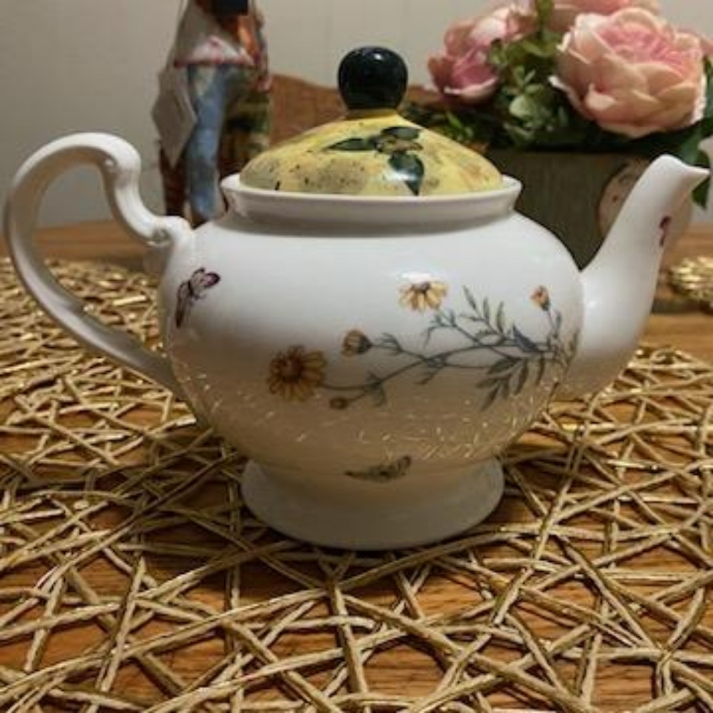 Vintage Nantucket teapot